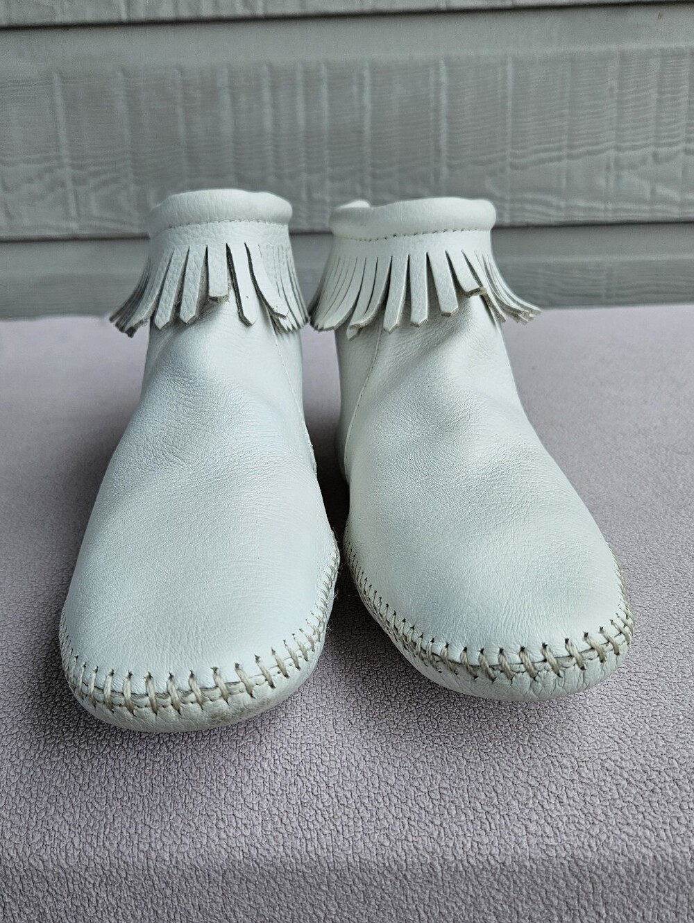 Vtg Minnetonka Moccasins Women SZ 10 White Fringe Ankle Boots USA Made Leather - Picture 6 of 12